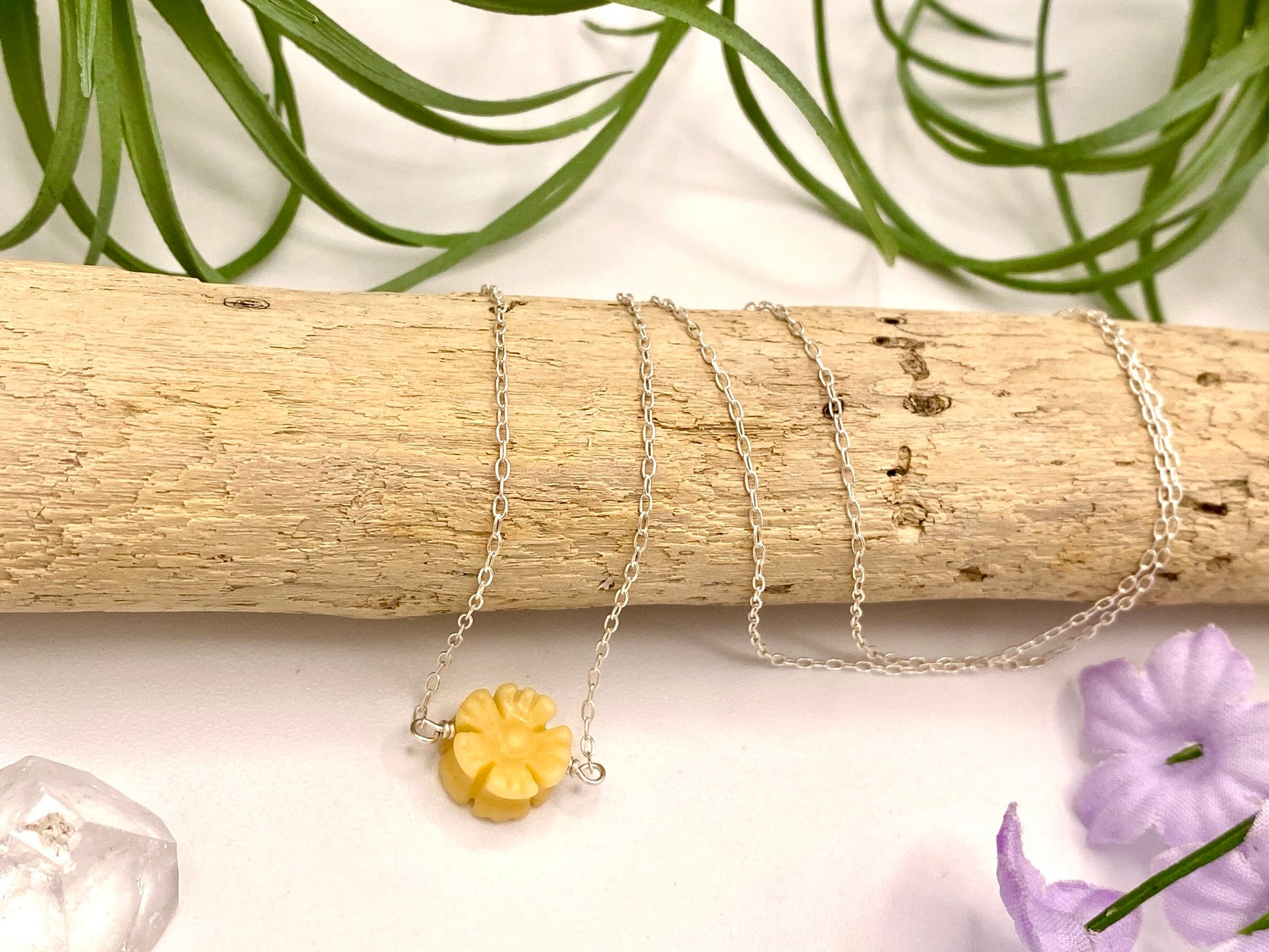 Daisy Necklace - Earthly Elan