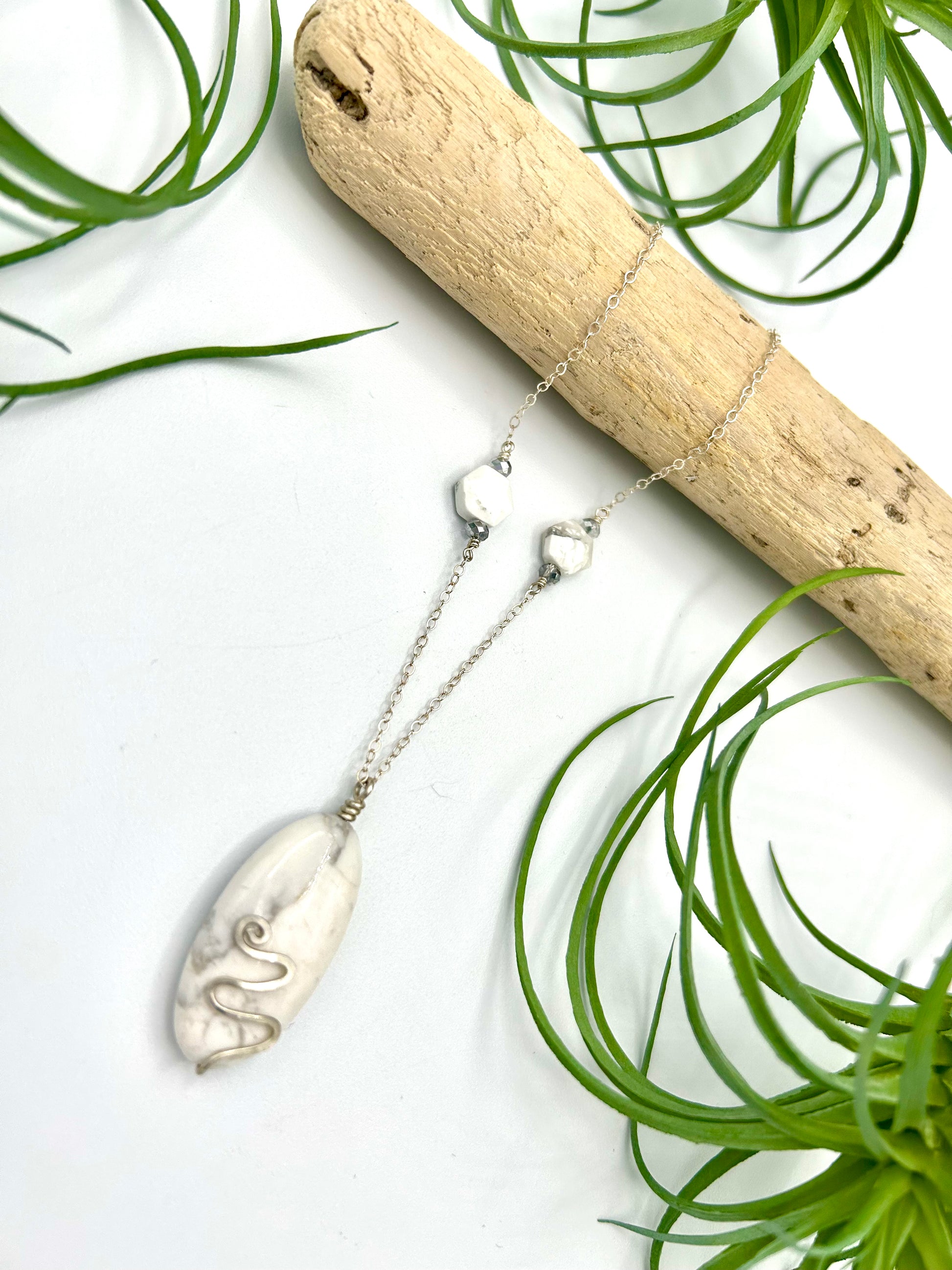 Howlite Pendant Necklace - Earthly Elan